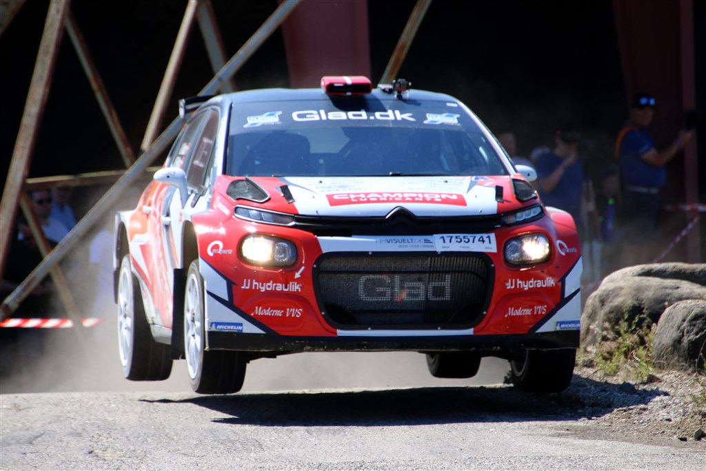 Kenneth Madsen og Mette Felthaus jagter anden sejr i træk i Rally Juelsminde.
(Foto: Allan Christiansen)